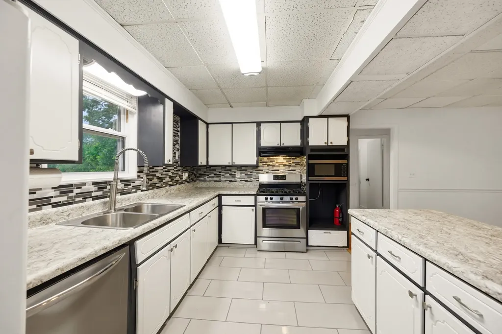 9198 Highway 114, W Scotts Hill TN 38374