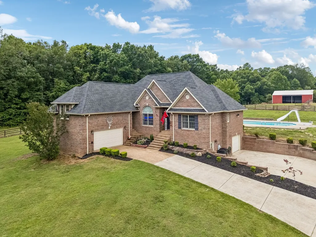 947 Bold Springs Road Mc Ewen TN 37101