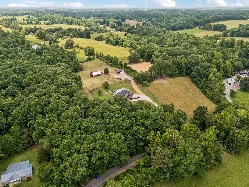 947 Bold Springs Road Mc Ewen TN 37101