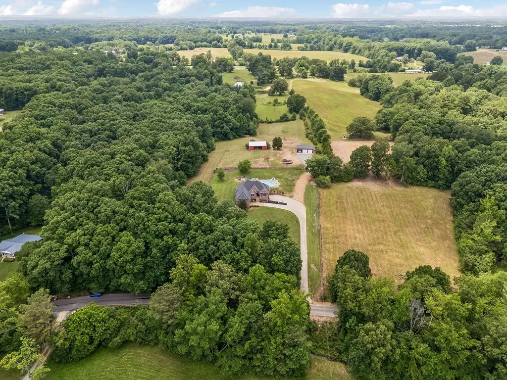 947 Bold Springs Road Mc Ewen TN 37101