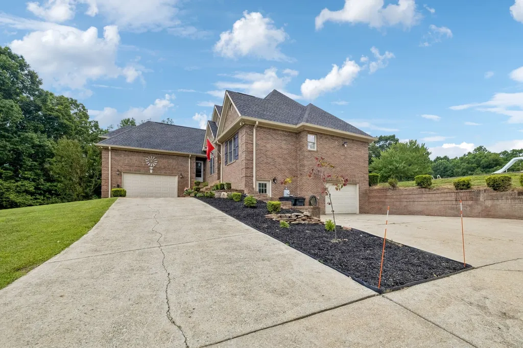 947 Bold Springs Road Mc Ewen TN 37101