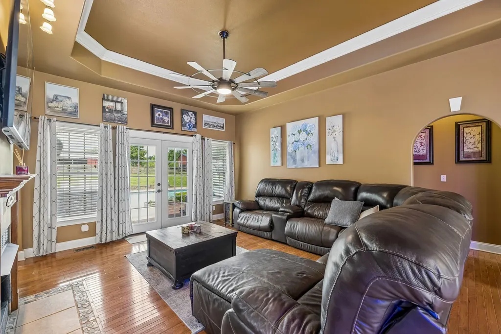 947 Bold Springs Road Mc Ewen TN 37101