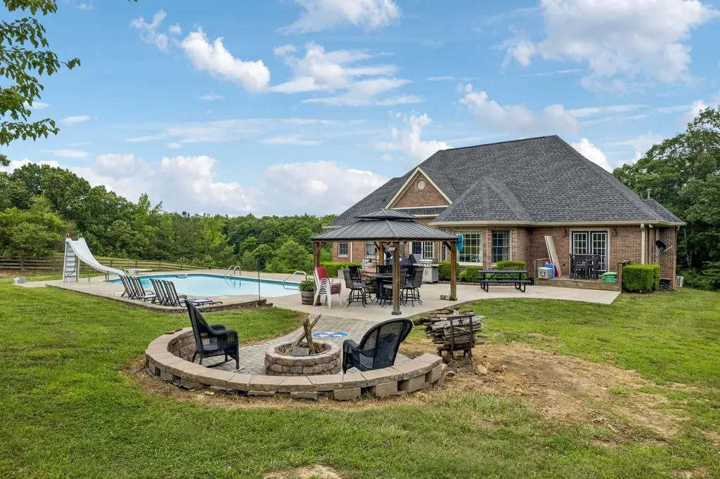 947 Bold Springs Road Mc Ewen TN 37101