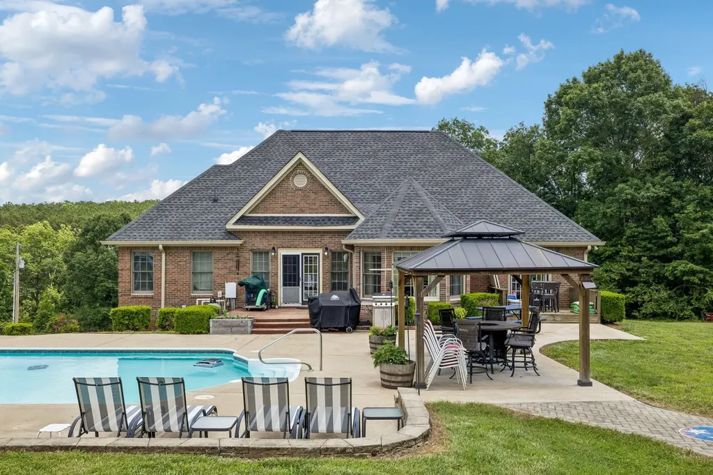 947 Bold Springs Road Mc Ewen TN 37101