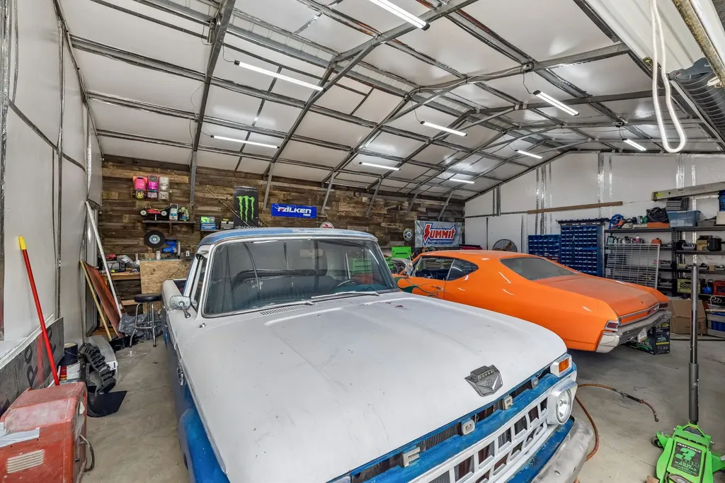 947 Bold Springs Road Mc Ewen TN 37101
