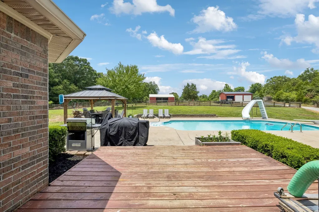 947 Bold Springs Road Mc Ewen TN 37101