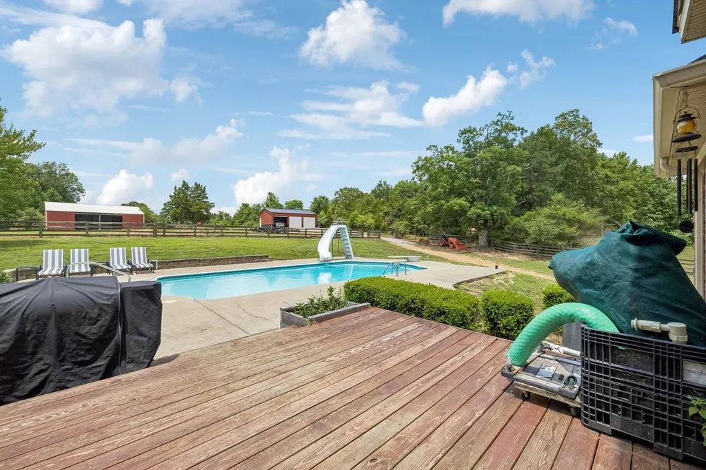 947 Bold Springs Road Mc Ewen TN 37101