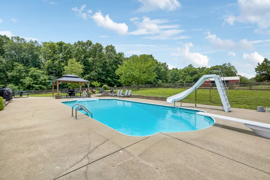 947 Bold Springs Road Mc Ewen TN 37101