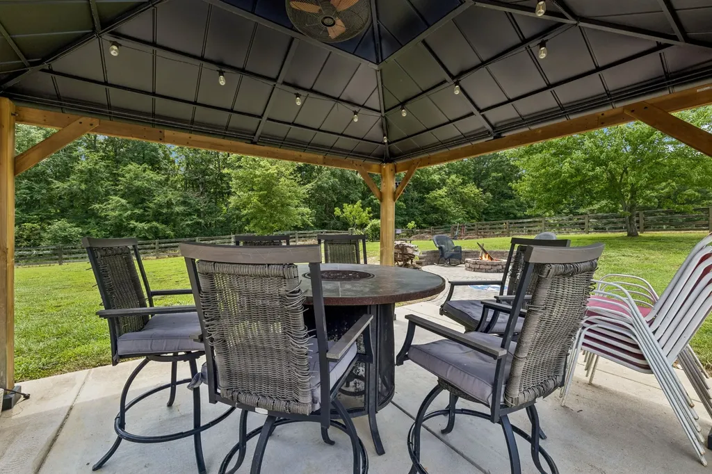 947 Bold Springs Road Mc Ewen TN 37101