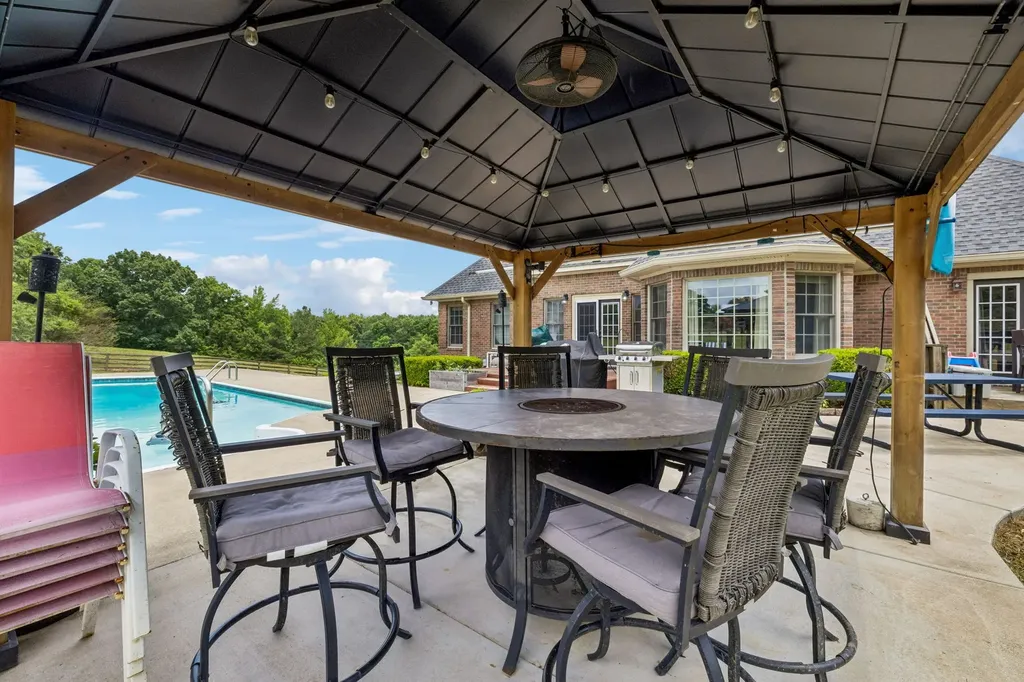 947 Bold Springs Road Mc Ewen TN 37101