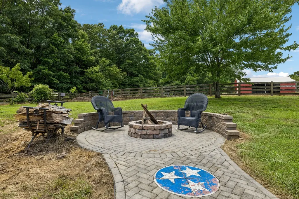 947 Bold Springs Road Mc Ewen TN 37101