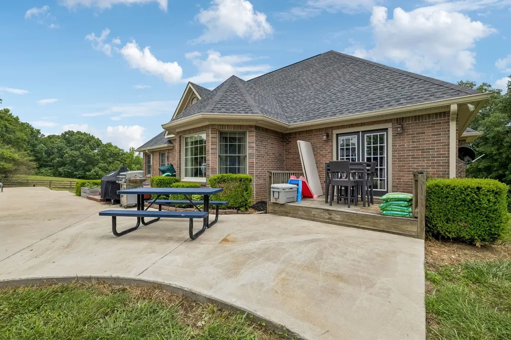 947 Bold Springs Road Mc Ewen TN 37101