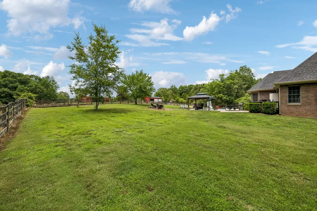 947 Bold Springs Road Mc Ewen TN 37101