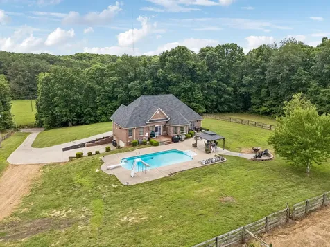 947 Bold Springs Road Mc Ewen TN 37101
