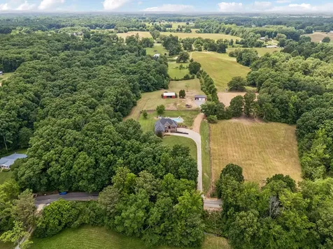 947 Bold Springs Road Mc Ewen TN 37101
