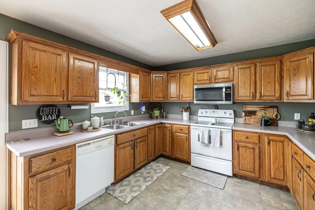 144B Leo Carter Road Bethpage TN 37022