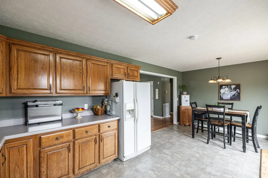 144B Leo Carter Road Bethpage TN 37022