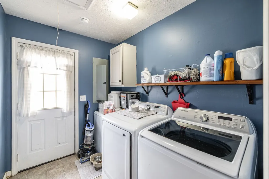 144B Leo Carter Road Bethpage TN 37022