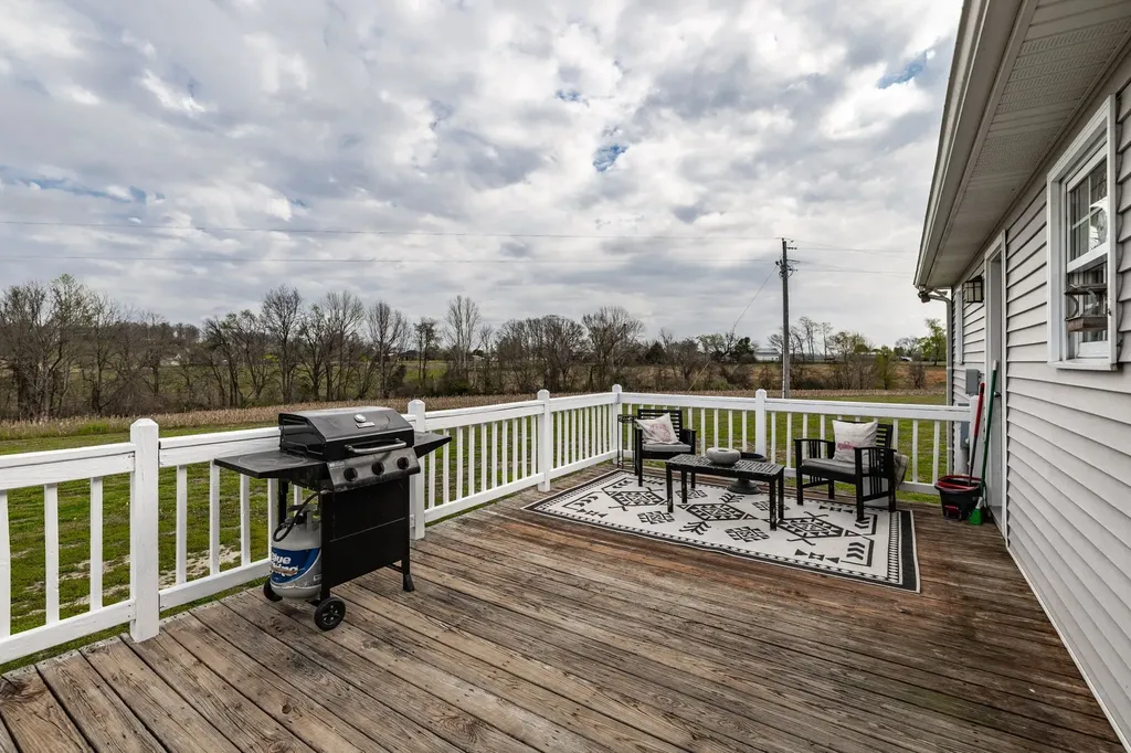 144B Leo Carter Road Bethpage TN 37022