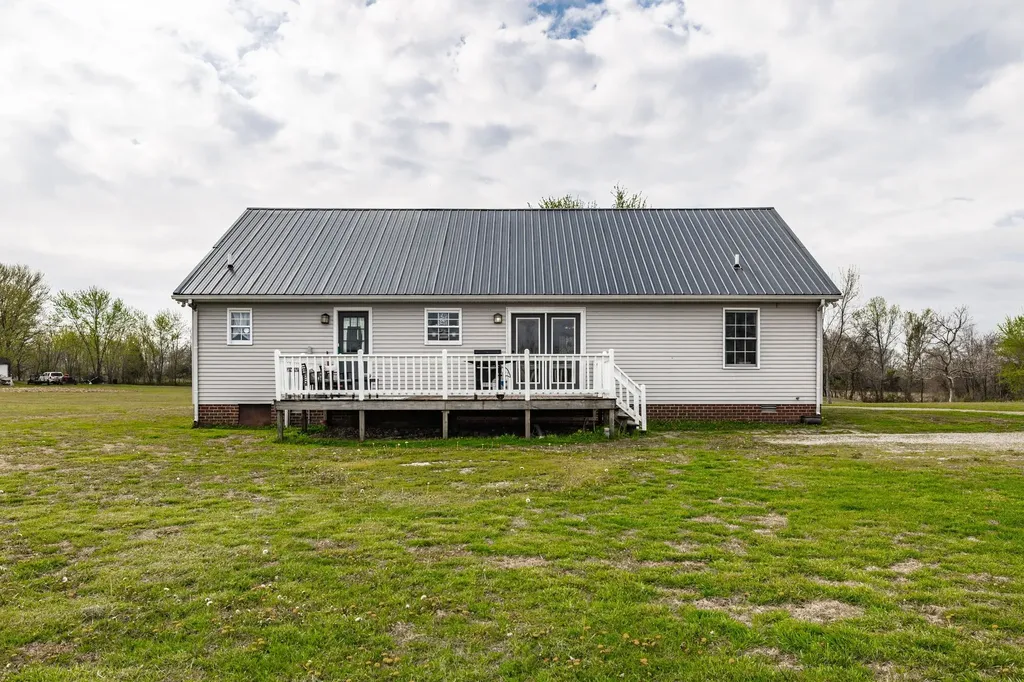 144B Leo Carter Road Bethpage TN 37022