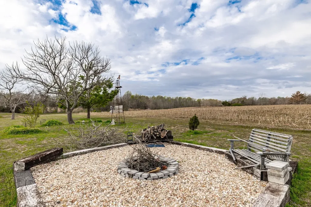 144B Leo Carter Road Bethpage TN 37022