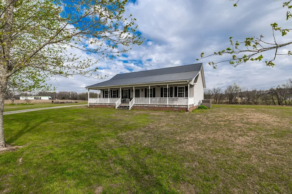 144B Leo Carter Road Bethpage TN 37022