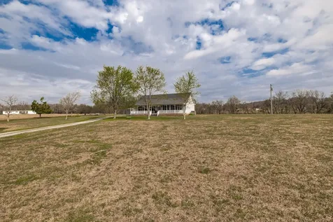 144B Leo Carter Road Bethpage TN 37022
