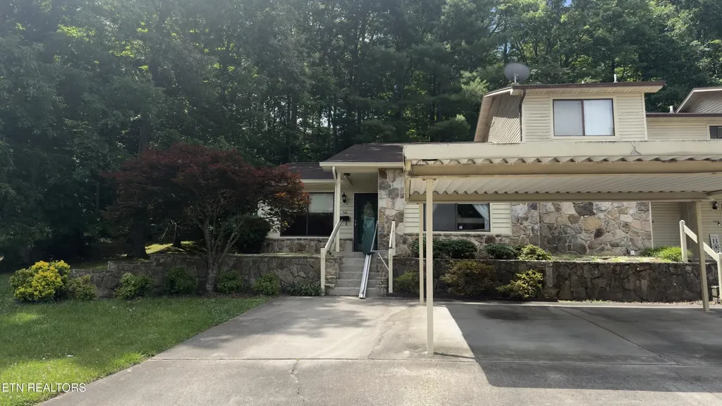 106 Hazleton Lane Oak Ridge TN 37830