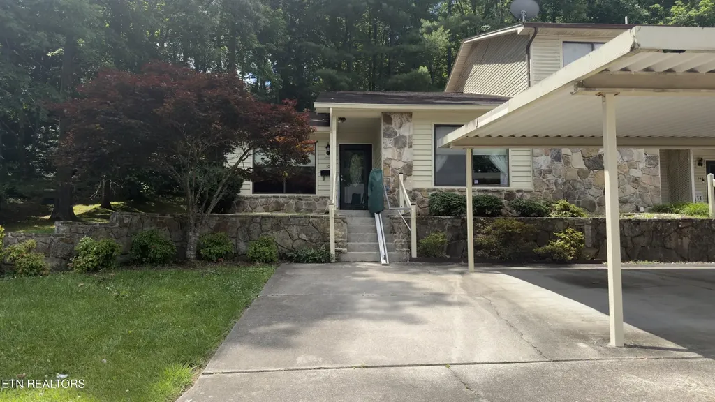 106 Hazleton Lane Oak Ridge TN 37830