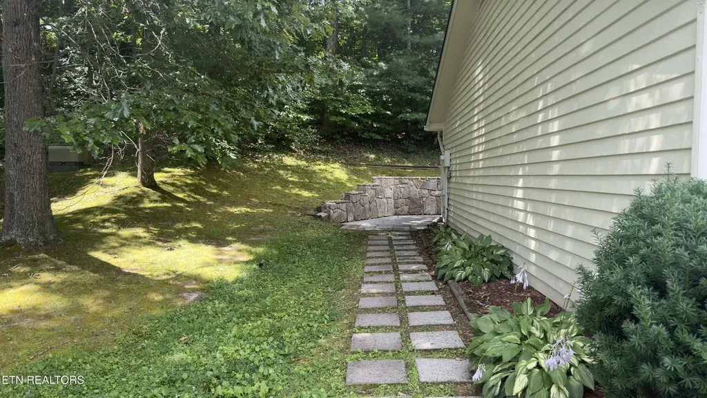 106 Hazleton Lane Oak Ridge TN 37830