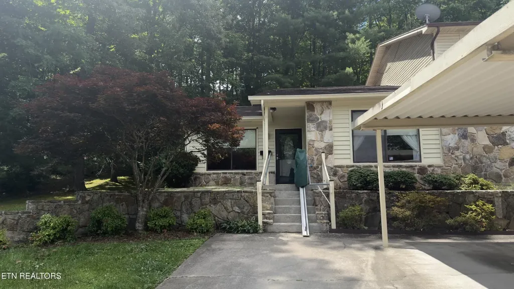 106 Hazleton Lane Oak Ridge TN 37830
