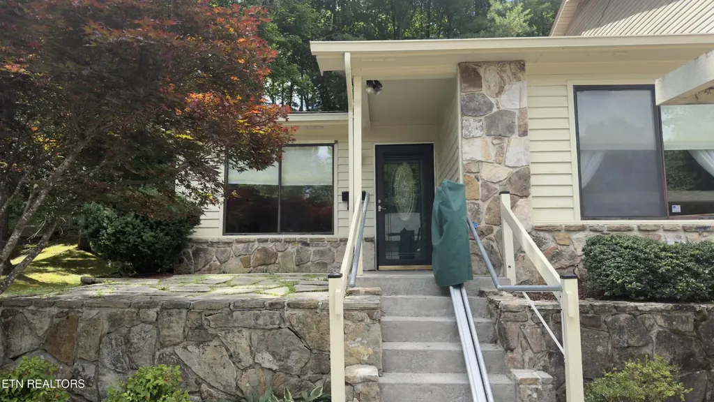 106 Hazleton Lane Oak Ridge TN 37830
