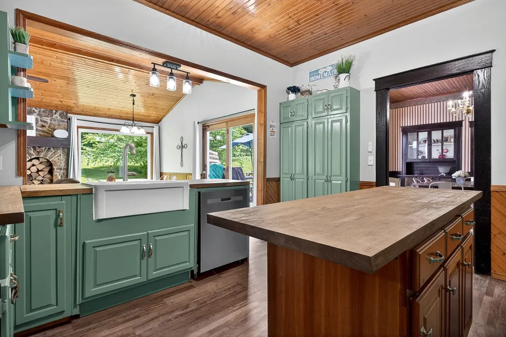 283 Hunting Creek Road Whitleyville TN 38588