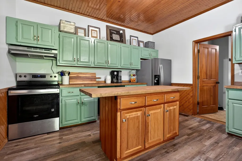 283 Hunting Creek Road Whitleyville TN 38588
