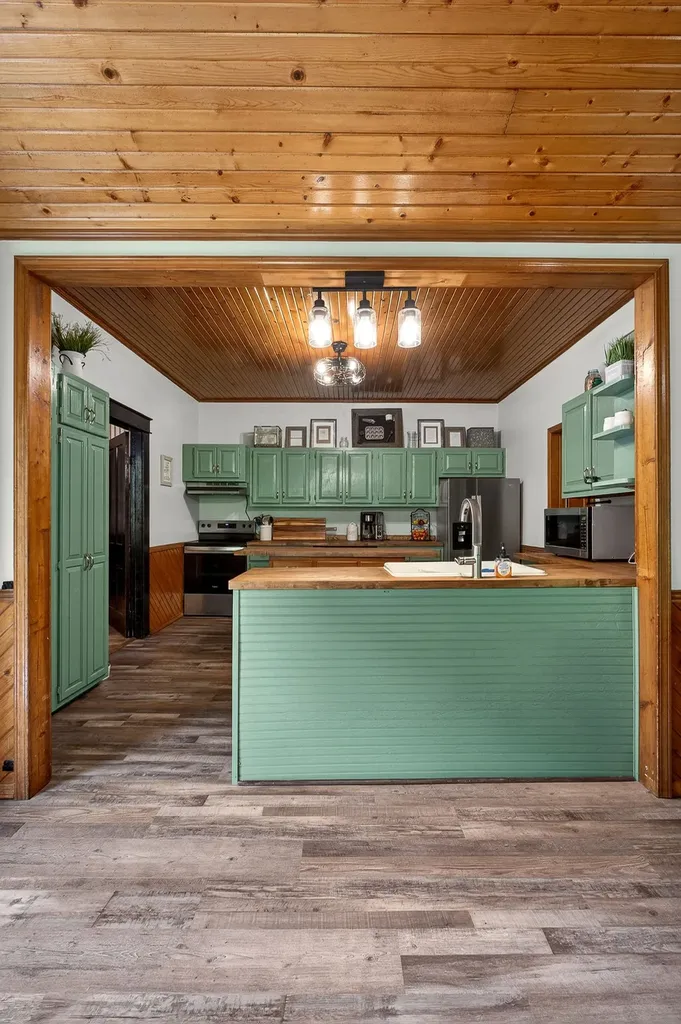 283 Hunting Creek Road Whitleyville TN 38588