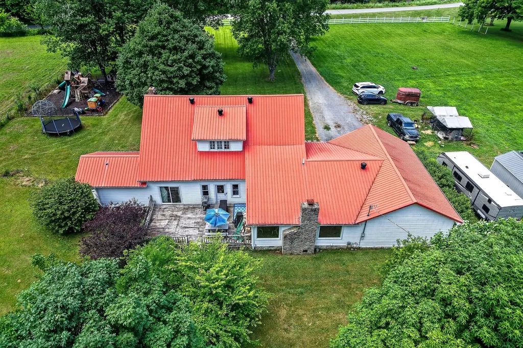 283 Hunting Creek Road Whitleyville TN 38588