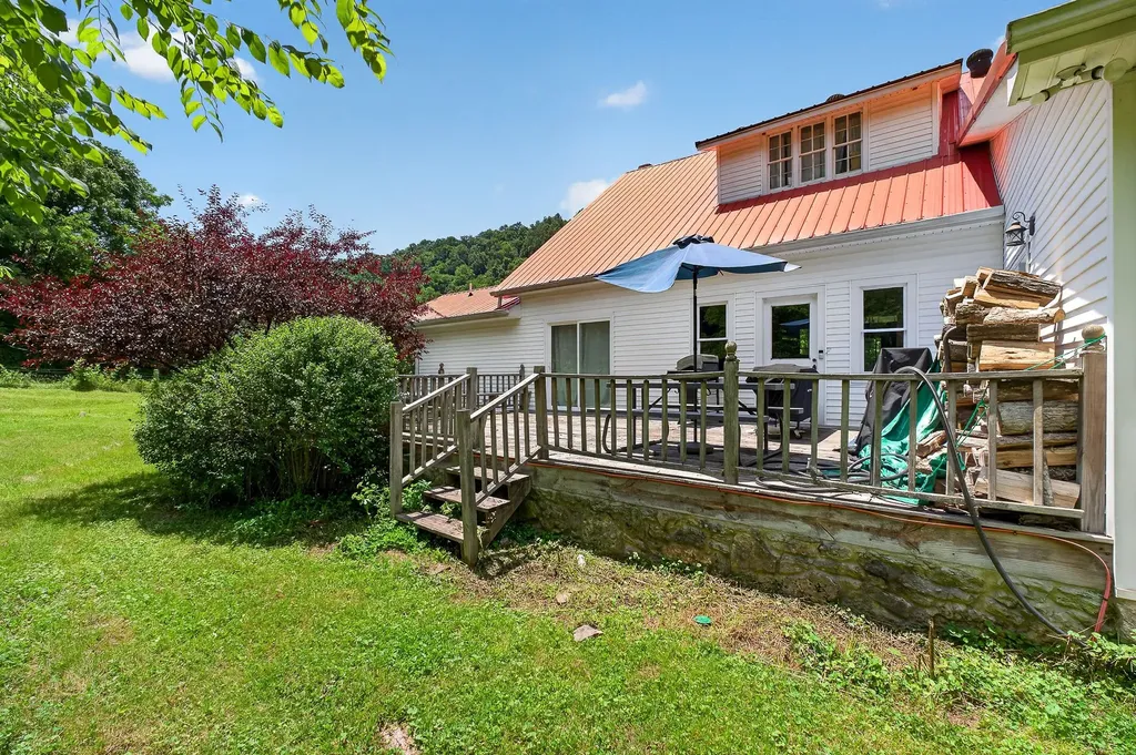 283 Hunting Creek Road Whitleyville TN 38588