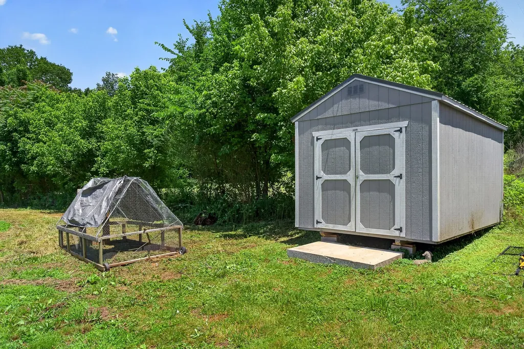 283 Hunting Creek Road Whitleyville TN 38588