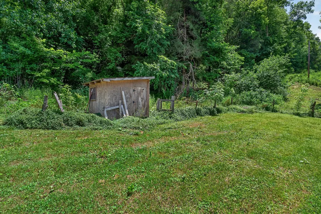 283 Hunting Creek Road Whitleyville TN 38588