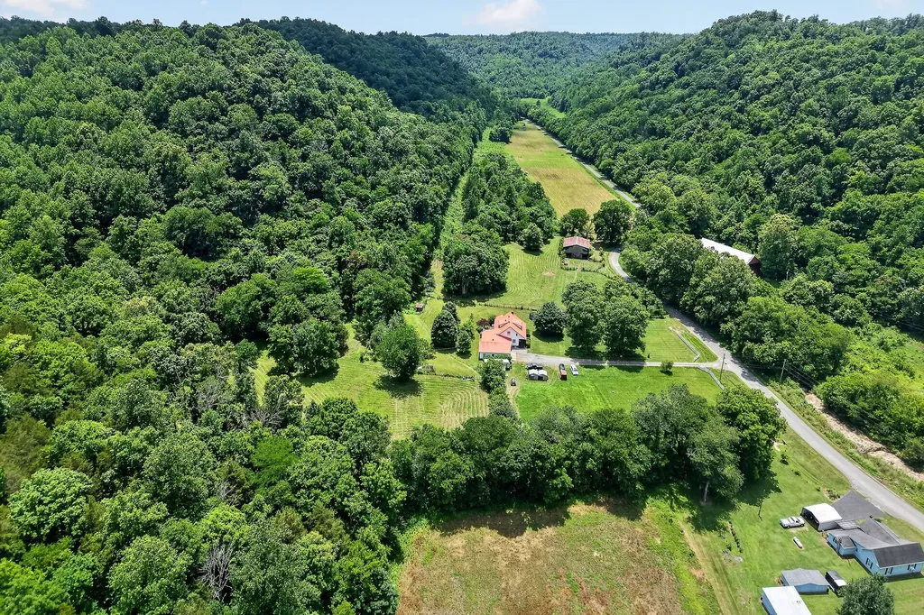 283 Hunting Creek Road Whitleyville TN 38588