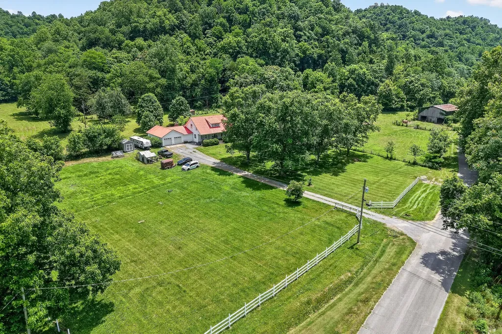 283 Hunting Creek Road Whitleyville TN 38588