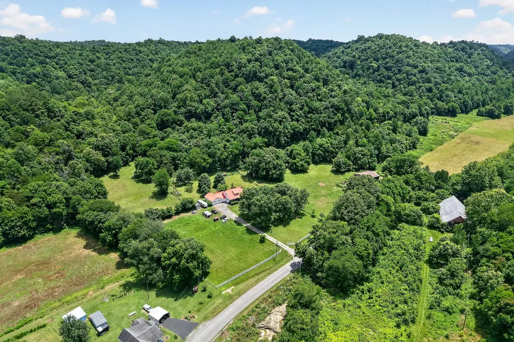 283 Hunting Creek Road Whitleyville TN 38588