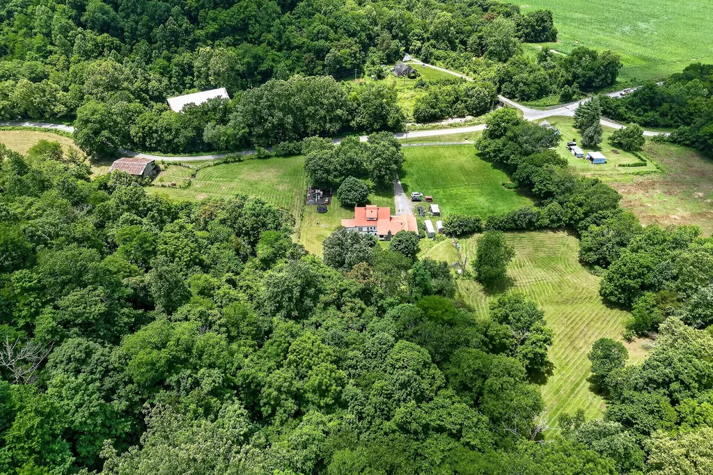 283 Hunting Creek Road Whitleyville TN 38588