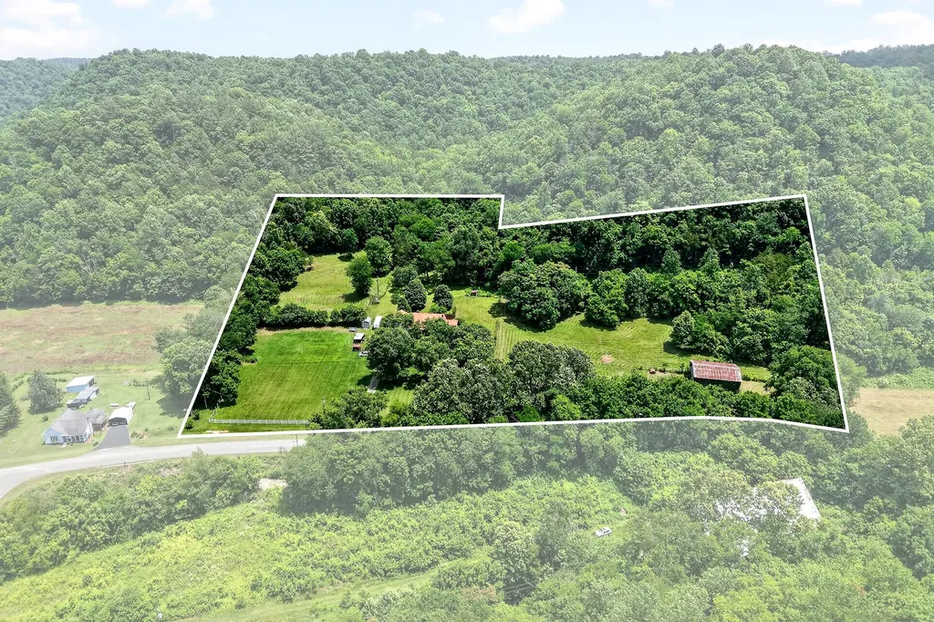 283 Hunting Creek Road Whitleyville TN 38588