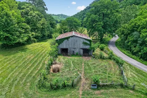 283 Hunting Creek Road Whitleyville TN 38588