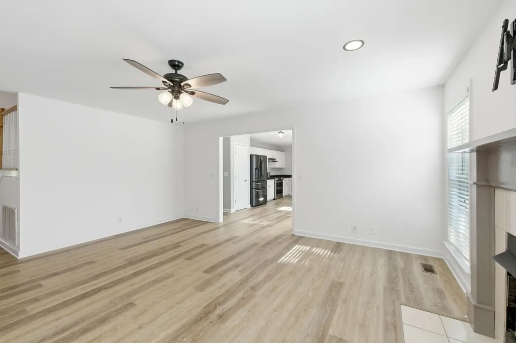 3085 Schoolside Street Murfreesboro TN 37128