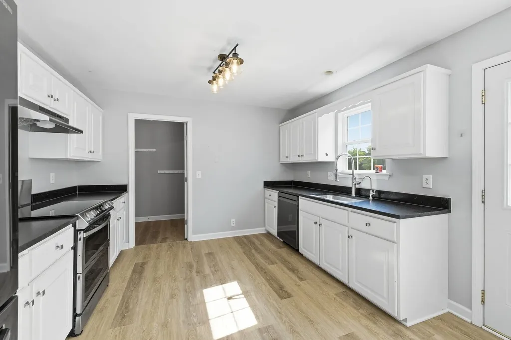 3085 Schoolside Street Murfreesboro TN 37128