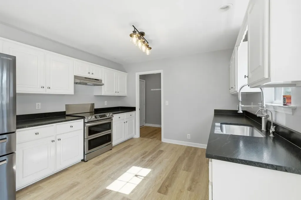 3085 Schoolside Street Murfreesboro TN 37128