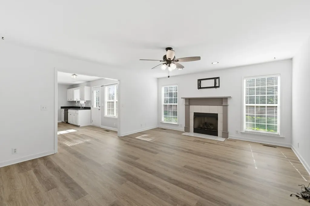 3085 Schoolside Street Murfreesboro TN 37128