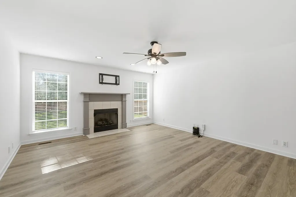 3085 Schoolside Street Murfreesboro TN 37128